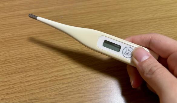 体温計で熱を測る 体温計,熱,測るの写真素材