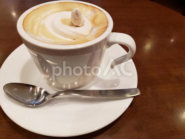 都内の喫茶店で撮影したウインナーコーヒーの写真 コーヒー,生クリーム,泡の写真素材