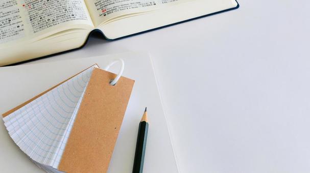 教育　テスト勉強　ノートと英和辞典 教育イメージ,テスト勉強,受験勉強の写真素材