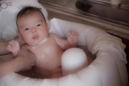 入浴中の赤ちゃん(その1) 入浴中の赤ちゃん(その1) 赤ちゃん,赤ん坊,入浴の写真素材