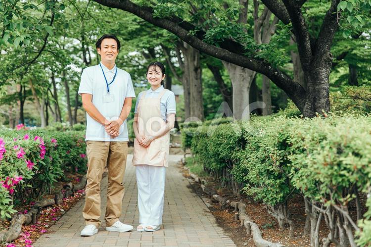医療・介護・福祉系の男女スタッフ（全身） 介護士,ホームヘルパー,看護師の写真素材