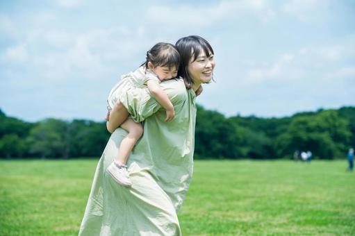 Parents and children playing in the park, parenting, child care, a smile, JPG