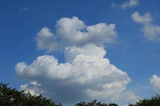 青空と入道雲の写真