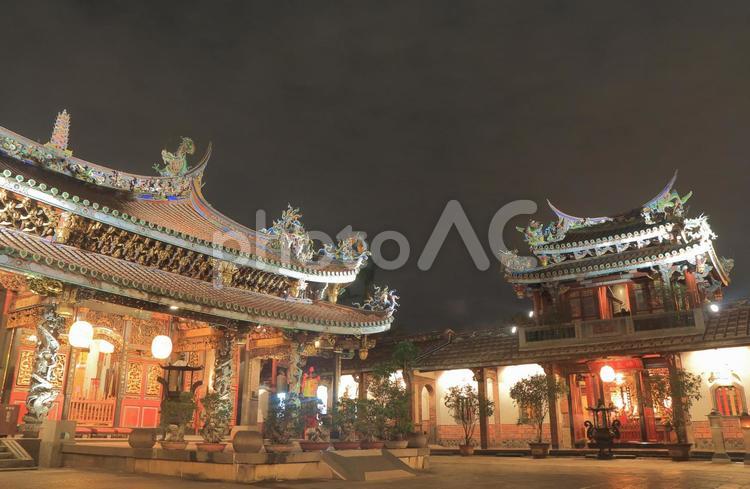 台湾　台北市の歴史的建造物　大龍峒保安宮 台湾,台北,寺の写真素材