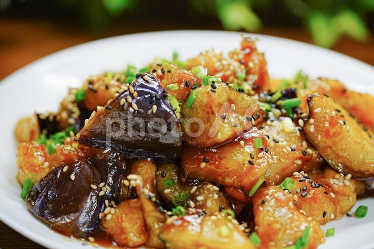 茄子の竜田揚げの甘辛炒め 食事,食卓,食材の写真素材