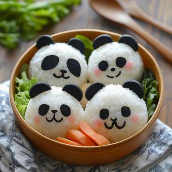 パンダおにぎりが可愛いキャラ弁ランチ パンダおにぎりが可愛いキャラ弁ランチの写真