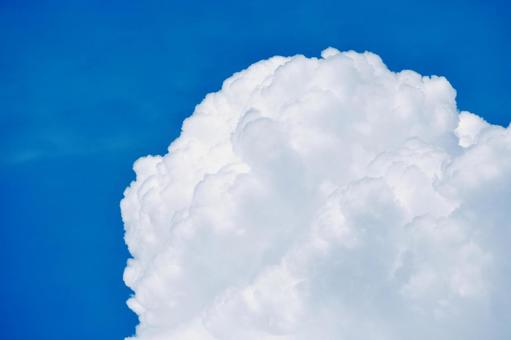 9月に急成長した入道雲 9月に急成長した入道雲 入道雲,9月15日,秋の写真素材