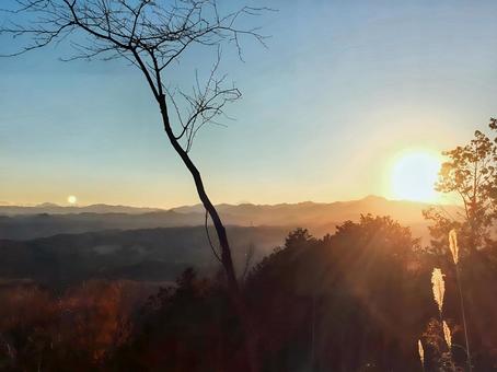 柏木山からの夕日 柏木山からの夕日 柏木山,夕日,山の写真素材
