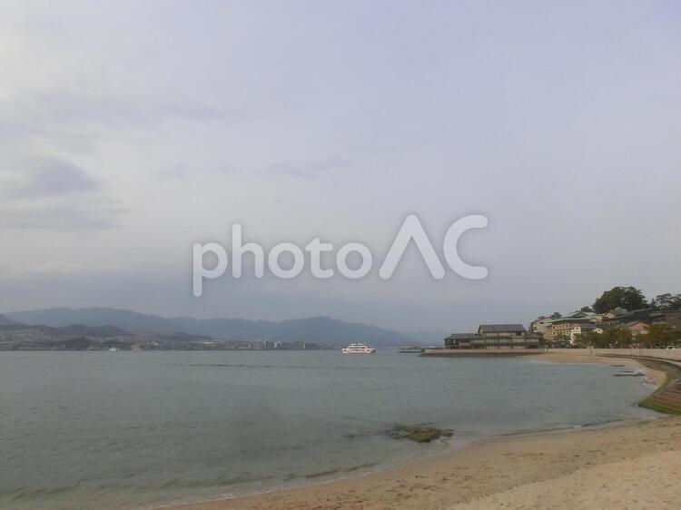 宮島と海の風景 しか,宮島,広島の写真素材