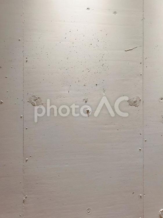 小さな穴や細かいでこぼこのある粗い白い壁 コンクリート,ピンスポット,穴の写真素材