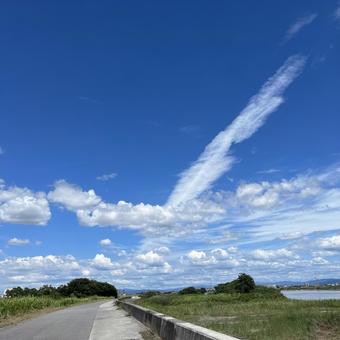 Horizontal and vertical clouds, cloud, sky, riverbed, JPG