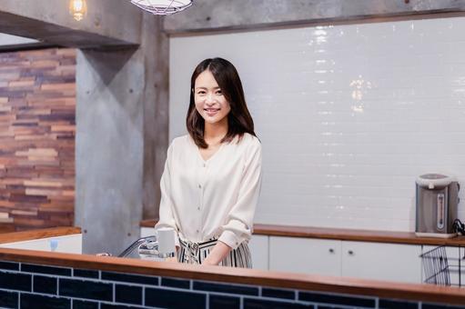 キッチンで料理をする主婦 家族,食事,趣味の写真素材