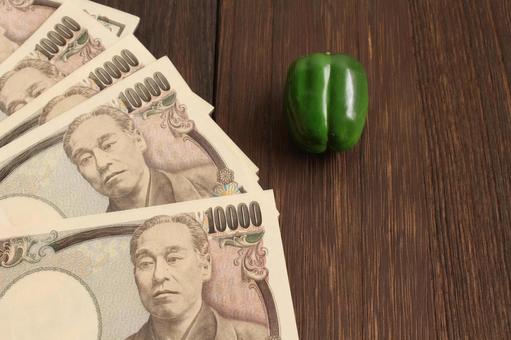 一万円札とピーマン 一万円札とピーマン 一万円札,日本円,お金の写真素材
