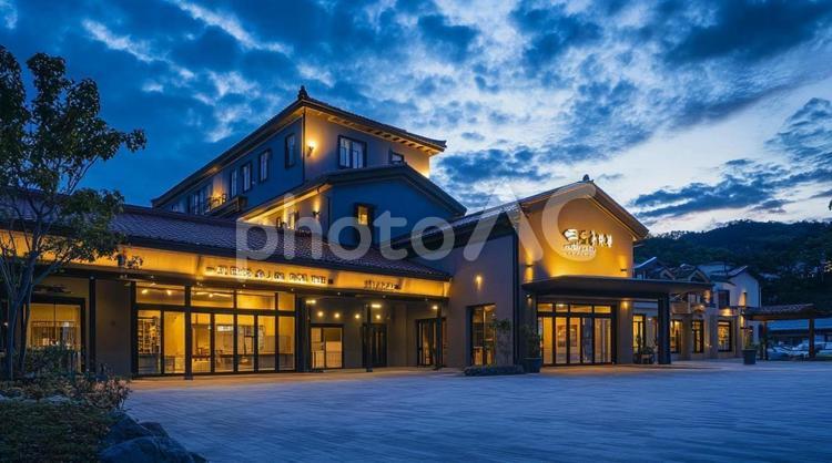 夜の灯りが輝く建物 - No: 31743064｜写真素材なら「写真AC」無料（フリー）ダウンロードOK