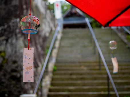 常楽寺と風鈴 温泉街,別所温泉,風鈴の写真素材