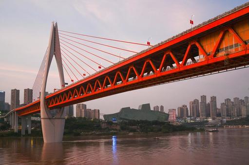 重慶夕景・嘉陵江と千廝門大橋 重慶,千廝門大橋,嘉陵江の写真素材