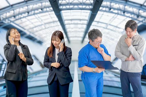 悩む作業員ビジネスチーム 悩む作業員ビジネスチーム ビジネスマン,ビジネスウーマン,作業員の写真素材