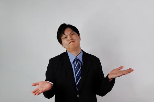 困惑するビジネスマン 困惑するビジネスマン 男性,ビジネスマン,スーツの写真素材