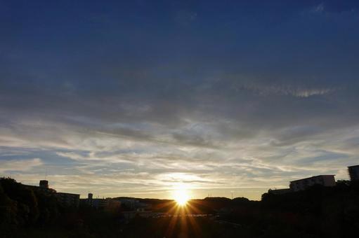 住宅街の夜明け~夏~297 住宅街の夜明け~夏~297 朝日,日の出,早朝の写真素材