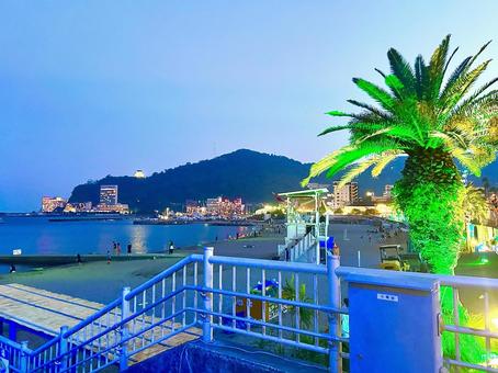 夜の熱海のサンビーチの写真素材 夜の熱海のサンビーチの写真素材の写真