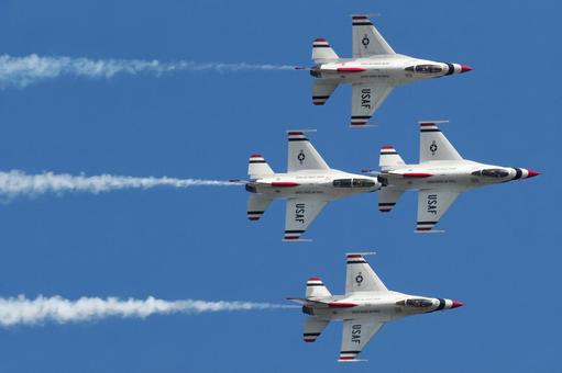 ダイヤモンド編隊のサンダーバーズ ダイヤモンド編隊のサンダーバーズ サンダーバーズ,f16,thunderbirdsの写真素材