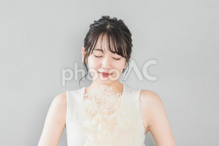 ブーケ・花束を持つアジア人女性（花嫁） 花束,ブーケ,女性の写真素材
