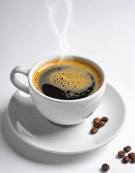 白い背景にコーヒーの写真