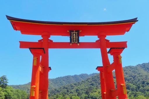 The Great Torii Gate of Miyajima, one of Japan's Three Most Scenic Spots, after renovation, JPG