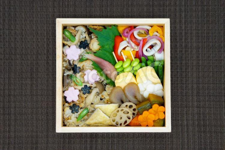 ホタテとキノコの混ぜご飯＿02 弁当,おべんとう,デコ弁の写真素材