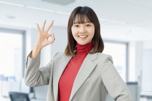 OKポーズをする女性・ビジネスウーマン 女性,ok,笑顔の写真素材