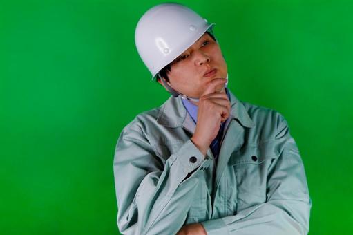 考える作業員の男性 考える作業員の男性 作業員,男性,ヘルメットの写真素材