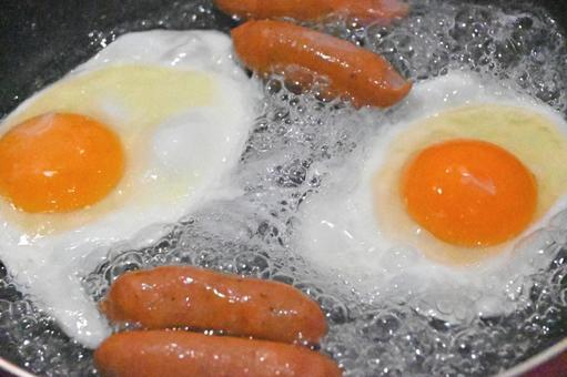 目玉焼きとソーセージ 目玉焼き,ウインナー,焼くの写真素材
