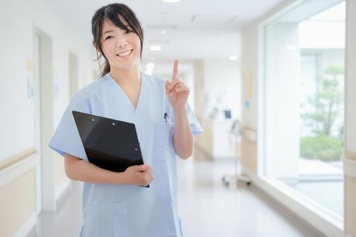 笑顔の女性医療スタッフ 笑顔の女性医療スタッフ 看護師,女性,病院の写真素材