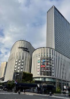 朝の大阪梅田 ショッピングモール前 朝の大阪梅田 ショッピングモール前 梅田,大阪市,府中の写真素材