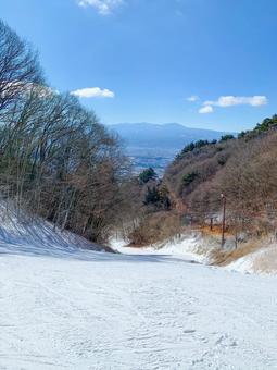 ゲレンデ ゲレンデ スキー場,雪,青空の写真素材