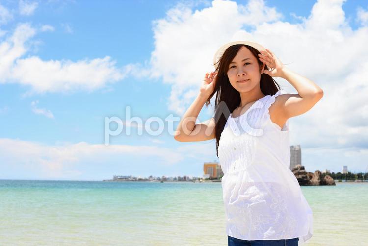 沖縄　きれいな海　女性　旅行 日本,沖縄,海の写真素材