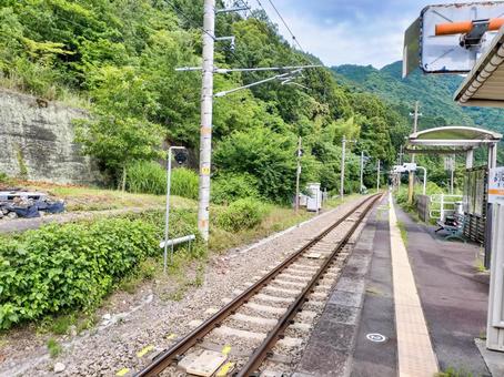 The southeast side of the tracks as seen from the platform at Yoribata Station on the Minobu Line, jr minobu line, yoribata station, home, JPG
