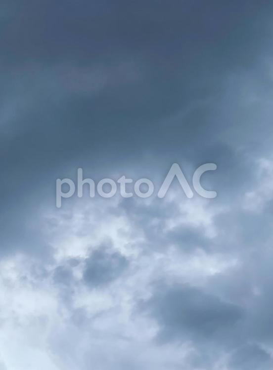 ただ今、心に暗雲が立ち込めています。暗黒 雲,暗黒,暗雲の写真素材