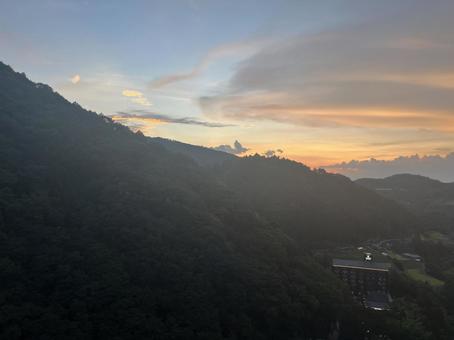 椛川ダムから見た夕日 椛川ダムから見た夕日 香川県,高松市,塩江の写真素材