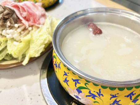 熱々な鶏白湯鍋 白湯,スープ,鍋の写真素材