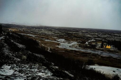 雪景色に浮かぶ白い教会 雪,氷,川の写真素材