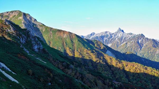 大天井岳と槍ヶ岳 大天井岳と槍ヶ岳 山,北アルプス,登山の写真素材