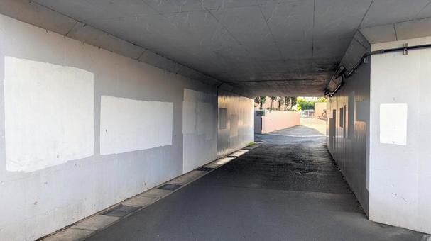 道路の下を通るトンネル 道路の下を通るトンネル カルバート,アンダーパス,トンネルの写真素材