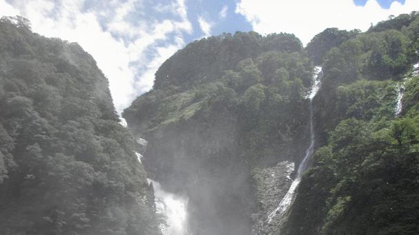 富山県-称名滝とハンノキ滝と無名滝 富山県-称名滝とハンノキ滝と無名滝の写真