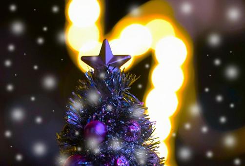ツリー＆玉ボケ＋雪 クリスマス,ツリー,イルミネーションの写真素材