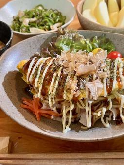 オムそば定食 ご飯,料理,おうちごはんの写真素材