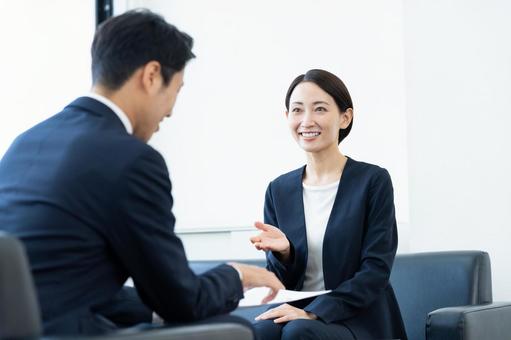 商談 商談 営業,商談,打ち合わせの写真素材
