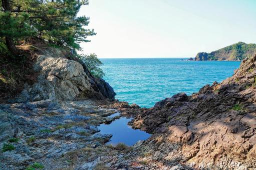 島根・松江美保関の惣津海岸の岩場 島根・松江美保関の惣津海岸の岩場 美保関,惣津海岸,砂浜の写真素材