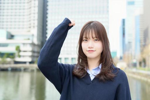 ガッツポーズをする女子高生 ガッツポーズをする女子高生 高校生,女子高生,ガッツポーズの写真素材