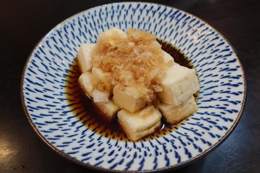 固めの揚げ出し豆腐(引き撮影) 固めの揚げ出し豆腐(引き撮影) 揚げ出し,豆腐,木綿の写真素材